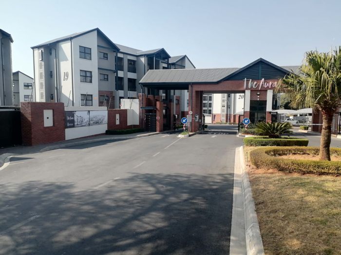 2 Bed, 2 Bath Apartment To Rent in North Riding - Gym, Pool, Clubhouse Access.