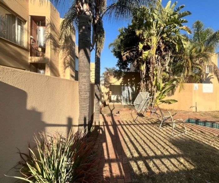 Ground floor 2-bedroom apartment with private garden in President Park, For Sale.