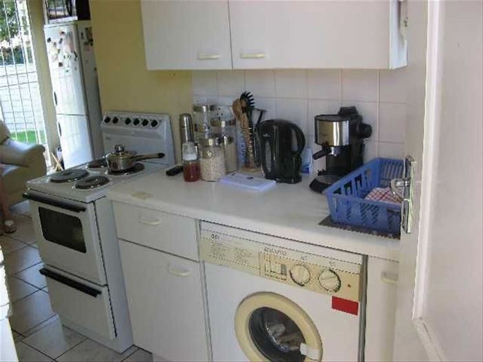 Glen Marais Townhouse For Sale: 2 Bedrooms, Pool, Carport, Ideal for Families.