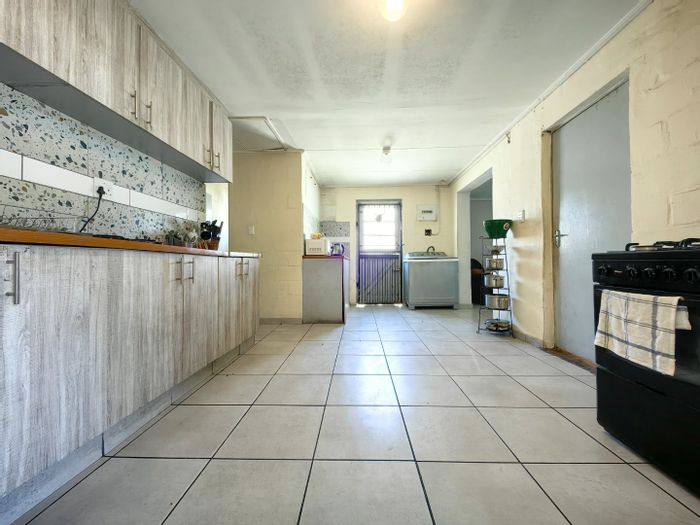 For Sale: House in Roosendal with bachelor unit, garage, and spacious yard.