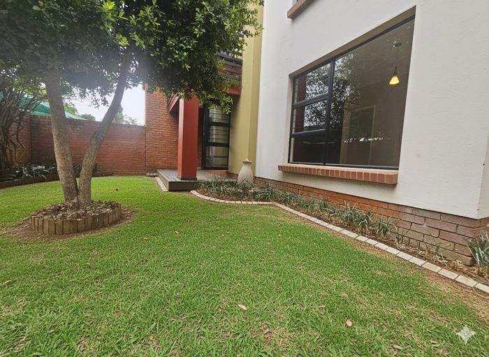 Douglasdale Apartment For Sale: 2 beds, gym access, pet-friendly garden, secure estate.