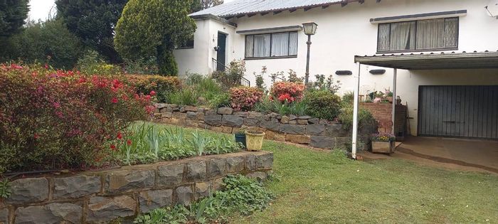 Boston House For Sale: 3 beds, income potential, 3-hectare land, versatile outbuildings.