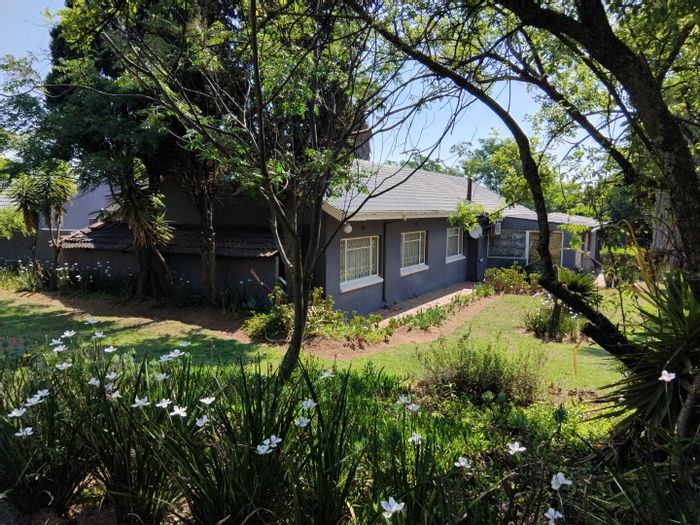 Three-bedroom house to rent in Glen Austin AH, close to amenities.