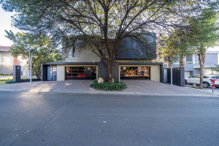 For Sale: House in Greenstone Hill with pool, lift, rooftop entertainment, and security.