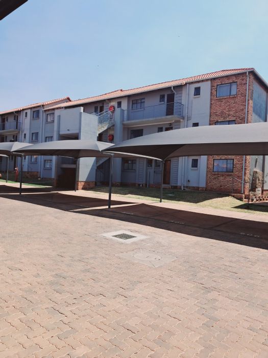 4-Bedroom Apartment in Monavoni with 24-Hour Security and Communal Amenities To Rent.