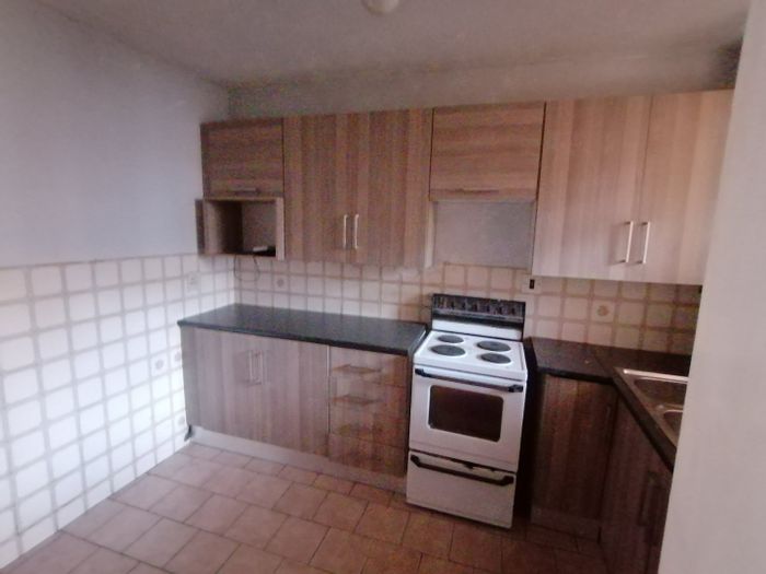 Sunnyside Apartment For Sale: 4 Bedrooms, Lock-up Garage, R10k Rental Potential.