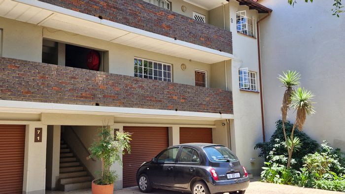 Bergbron Apartment For Sale: 2 Bedrooms, communal garden, ideal for investors.