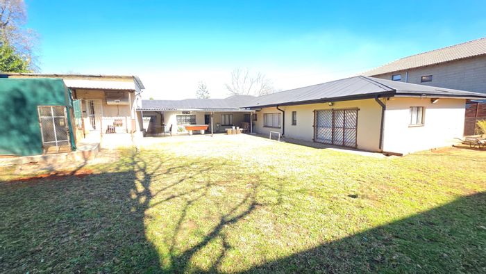 4-Bedroom House To Rent in Erasmia with garage, prepaid electricity, and spacious layout.