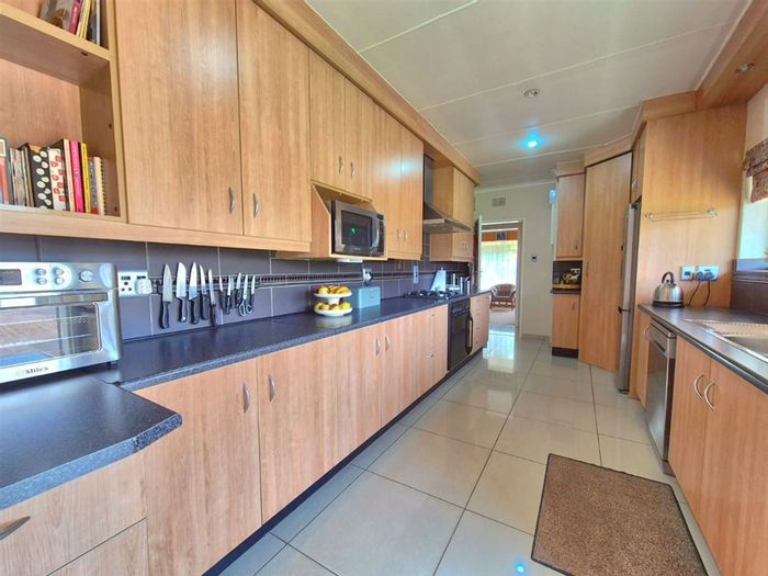 For Sale: Spacious Larrendale house with pool, granny flat, and 5-car garage.