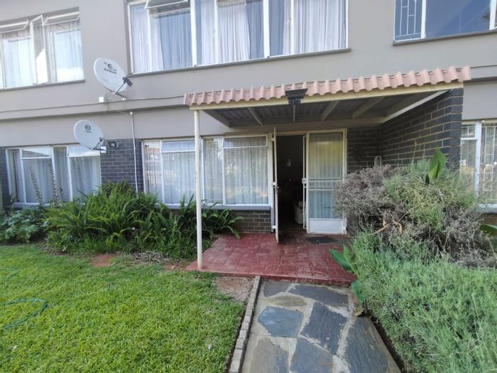 For Sale: 2-bedroom apartment in Adamayview with private garden and garage.