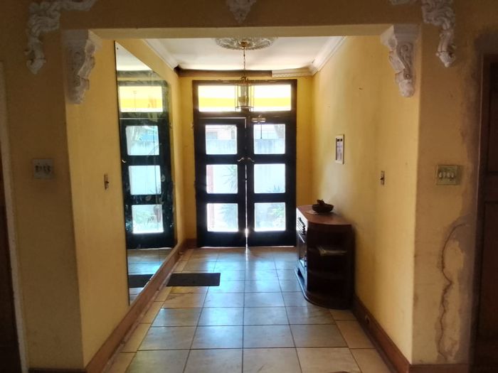 Judiths Paarl House For Sale: Multi-tenanted potential, 10 bedrooms, close to amenities.