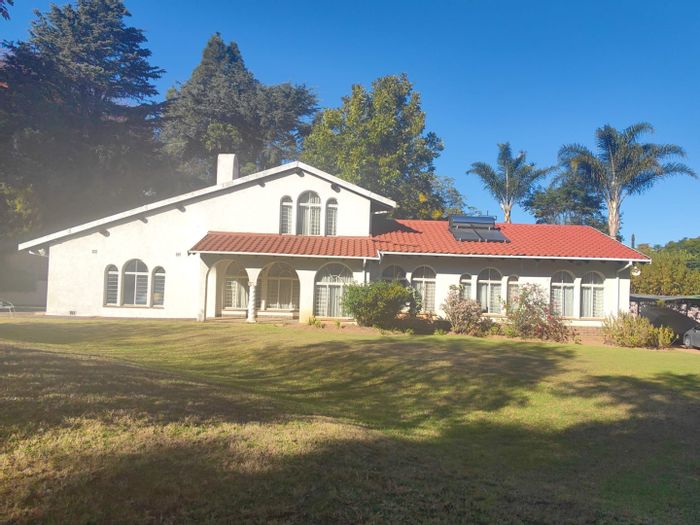 3 Bedroom House To Rent in Bryanston with double garage and spacious yard.