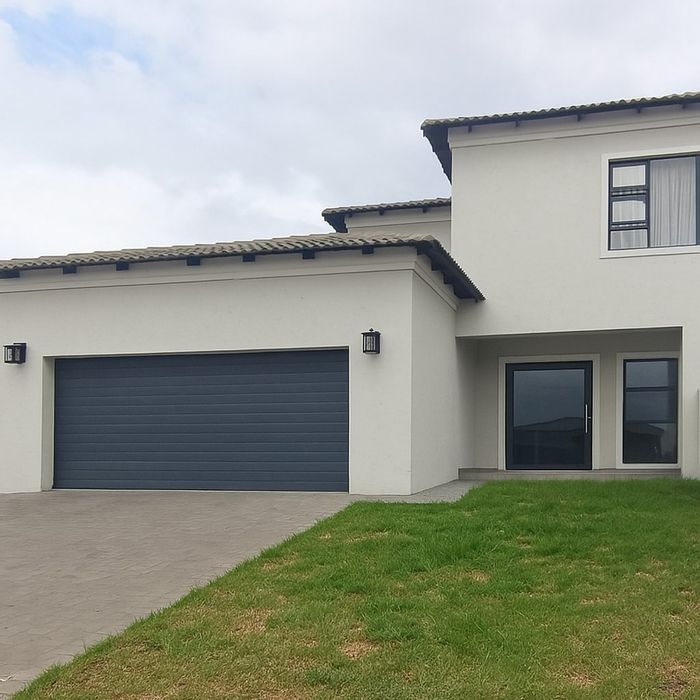 For Sale: House in Blue Valley Golf Estate with golf access, security, and amenities.