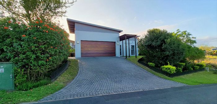 For Sale: Family home in Palm Lakes Estate with pool, clubhouse, and security.