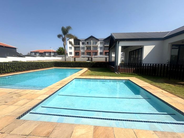 North Riding Apartment To Rent: Secure living, pool, gym, pet-friendly, near amenities.