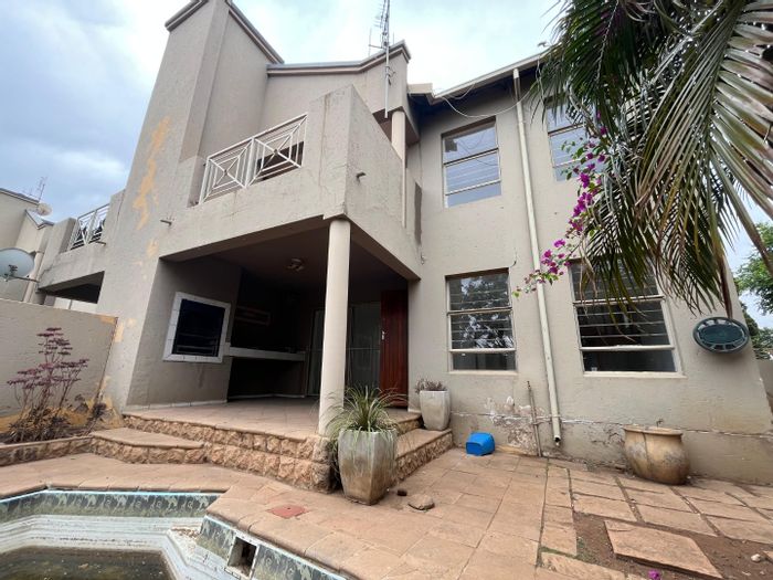 Celtisdal Townhouse For Sale: 3 Bedrooms, garden, splash pool, secure parking.