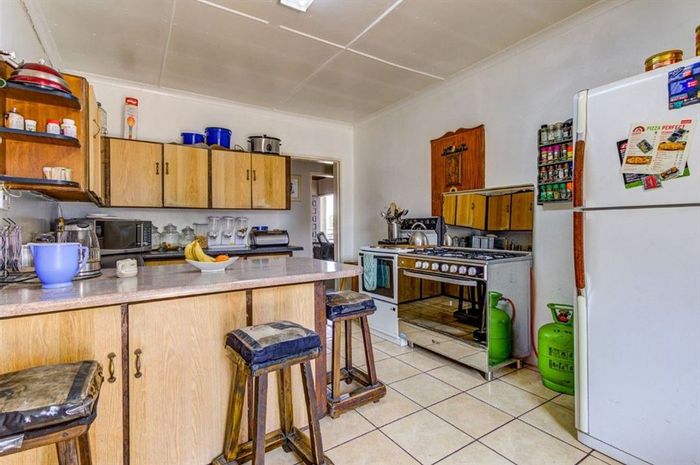 For Sale: House in Kempton Park West with 3 beds, 2 baths, and income potential.