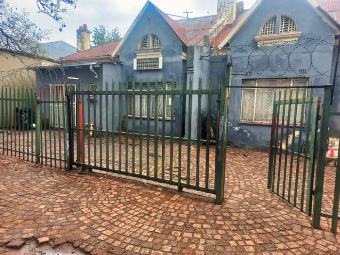 Dual houses on 593m² in Benoni Central, For Sale, ideal for families or investors.