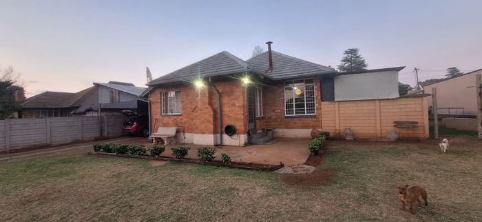 House for Sale in Stilfontein Ext 1: 2 Bedrooms, patio, boma, spacious yard.