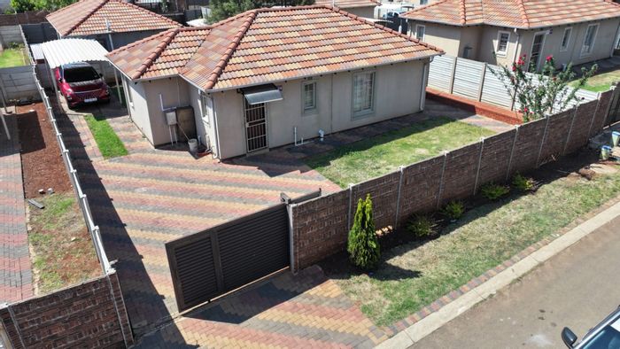 For Sale: 3-Bedroom House in Sky City with Garden, Carport, and Convenient Amenities.