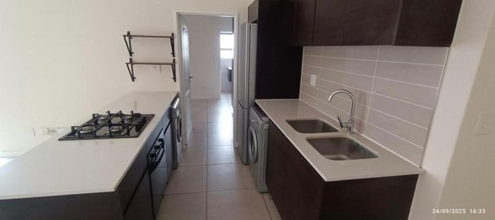 For Sale: Apartment in Greenstone Hill with gym, pool, and convenient amenities.