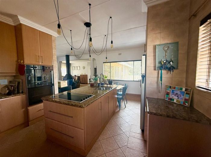 Larrendale House For Sale: Spacious 5-bed, pool, 2 garages, family-friendly layout.