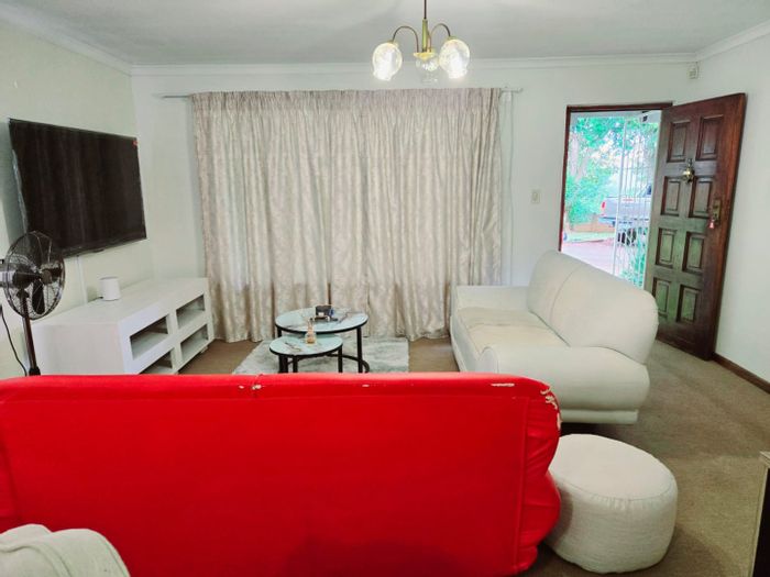 Belvedere Apartment To Rent: One-bedroom, en-suite, parking for two, private access.