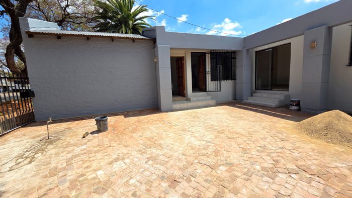 2-Bedroom Apartment To Rent in Laudium with prepaid utilities and communal yard.
