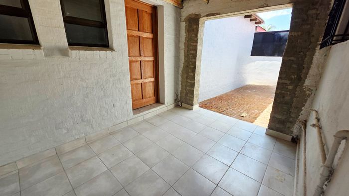 2-Bedroom Apartment To Rent in Laudium with prepaid utilities and communal yard.