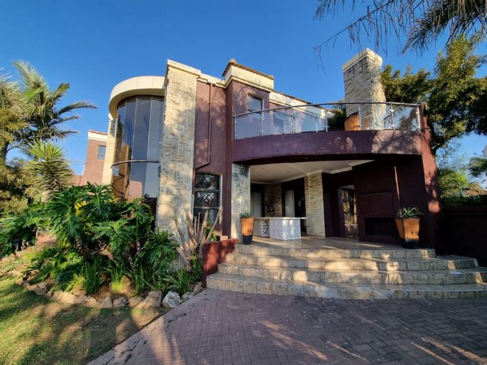 6-Bedroom House To Rent in Greenstone Hill with open-plan living and ensuites.