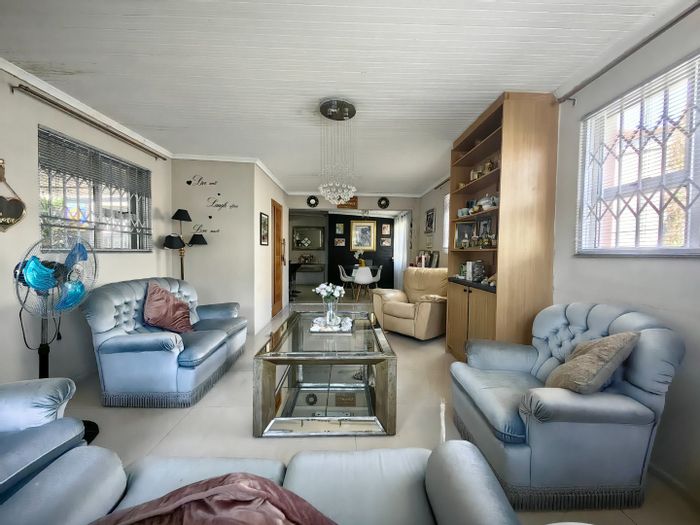 Boston House For Sale: 4 Bedrooms, spacious kitchen, private yard, close to amenities.