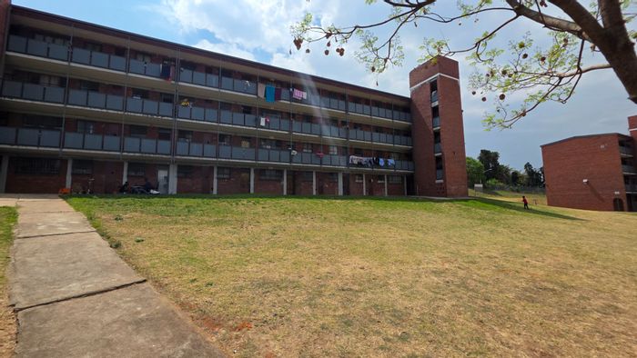 Laudium Apartment For Sale: 3 Bedrooms, secure parking, close to amenities.