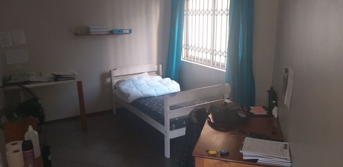 Dennesig Apartment To Rent: 1 Bedroom, study, secure parking, near Stellenbosch campus.