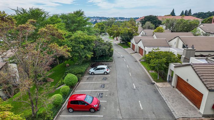 Bryanston Apartment For Sale: 2 Bedrooms, Pool, Gym, 24-Hour Security, Great Location.