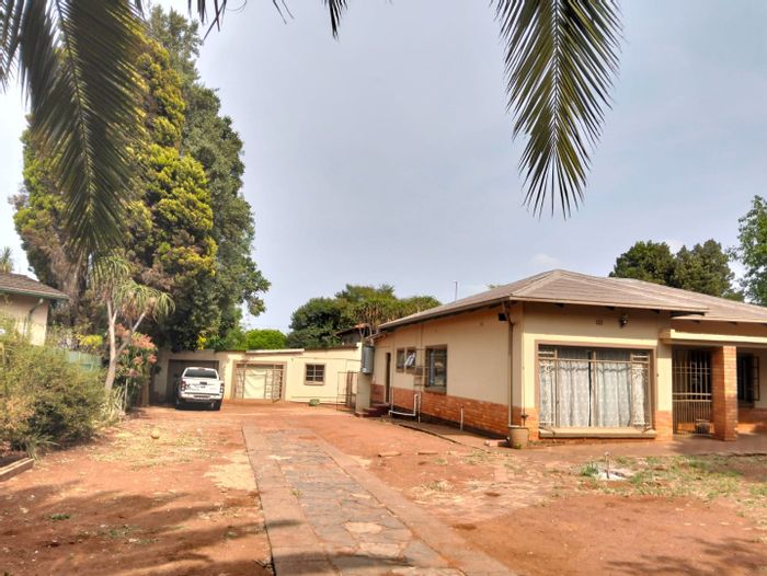 4-Bedroom House with Flatlet in Lyttelton Manor - To Rent, R15,000/month.