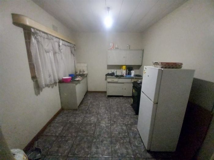 For Sale: Apartment in Kempton Park West with 1 bed, secure parking, open-plan living.