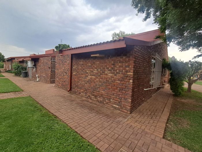 For Sale: Apartment in Roosheuwel with communal pool, garage, and frail-care facility.
