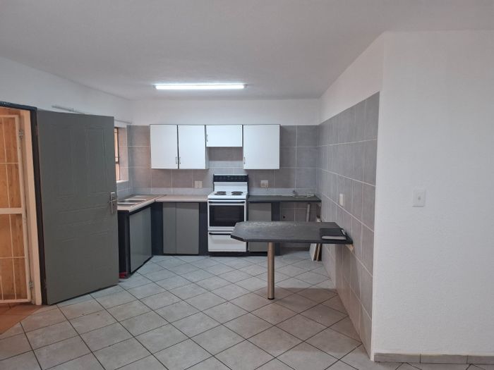 Edenvale Central Apartment For Sale: 2 Bedrooms, pre-paid electricity, near schools and malls.