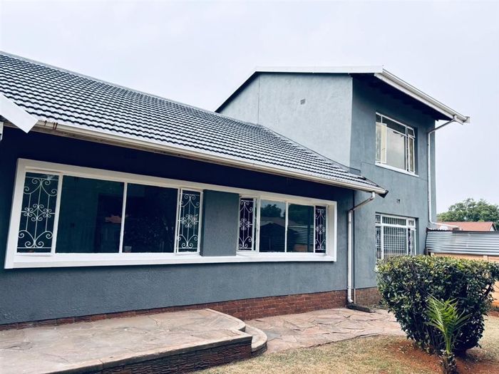 For Sale: Spacious 4-bedroom house in Birchleigh with pool and granny flat.