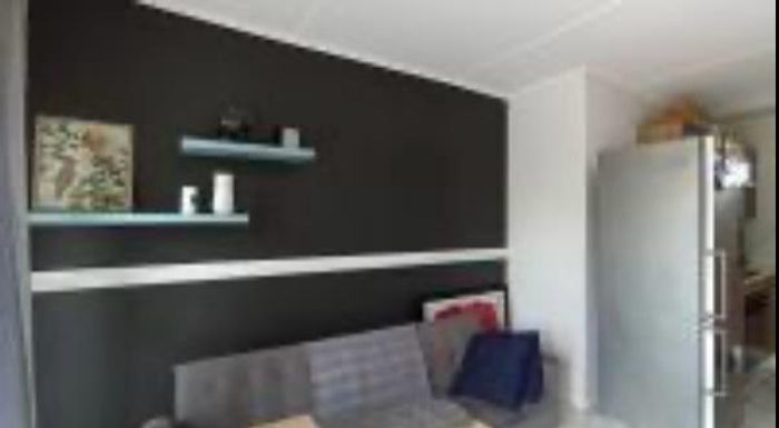 For Sale: Apartment in Linbro Park with clubhouse, gym, pool, and 24/7 security.