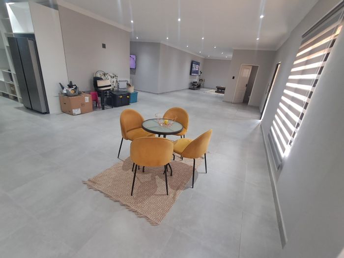 5-bedroom house in Wilkoppies with pool, borehole, and double garage. To Rent.