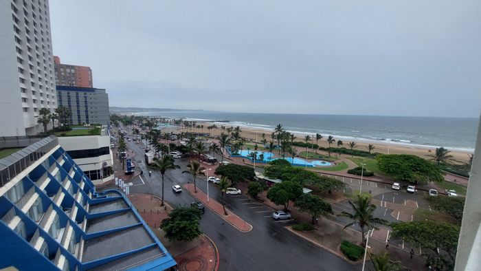 South Beach Apartment For Sale: 3 Bedrooms, Sea Views, Close to Amenities.