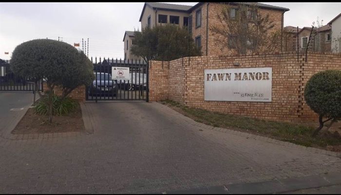 North Riding Apartment To Rent: 2 Bed, 1 Bath, near shopping malls.