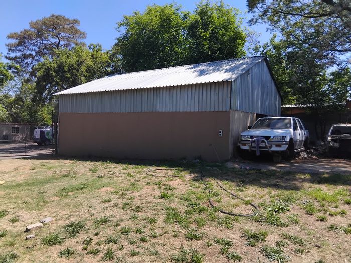 Commercial property in Glen Austin AH to rent, ideal for diverse business ventures.