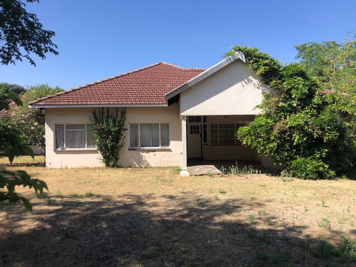 Rivonia House For Sale: Two dwellings, large plot, secure enclosure, close to amenities.