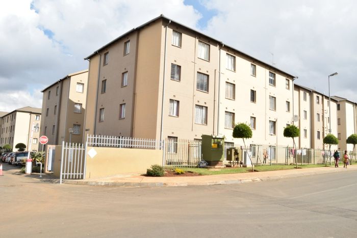 For Sale: 2-Bedroom Apartment in Jabulani with security, near amenities and transport.