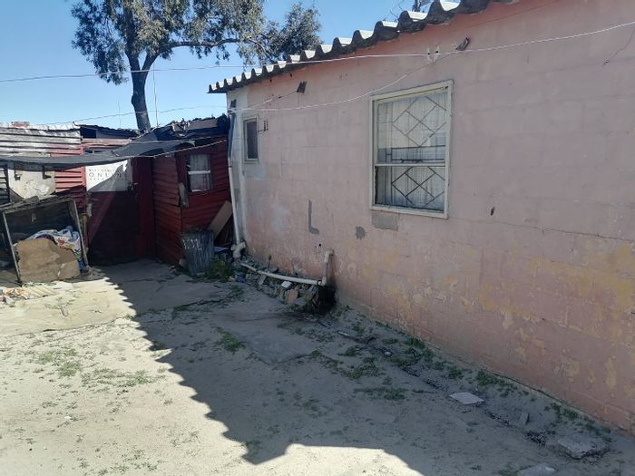 1-Bedroom House for Sale in Wesbank, near schools and shops.