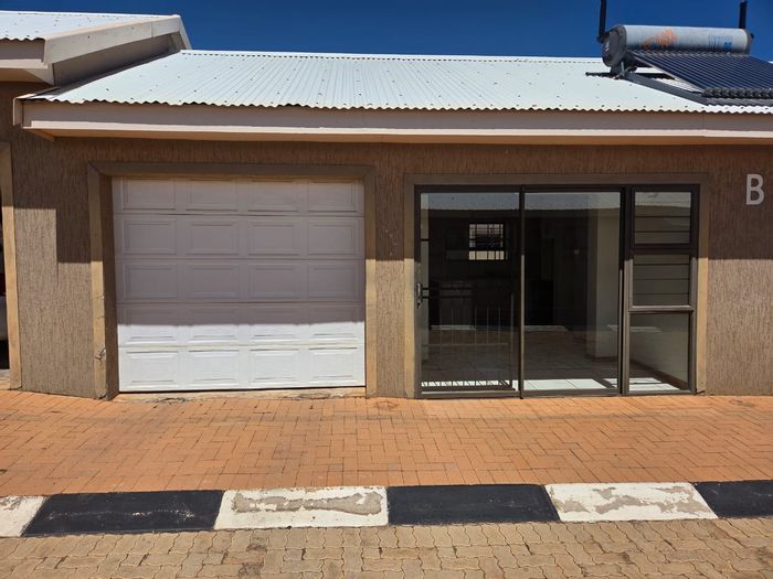 1-Bedroom Townhouse in Wilkoppies To Rent, includes amenities and prepaid electricity.