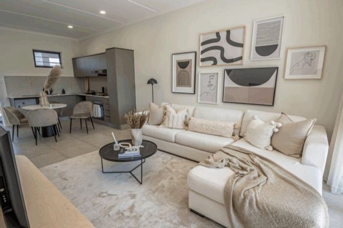 For Sale: Apartment in Greenstone Hill with pools, gym, and lifestyle park access.