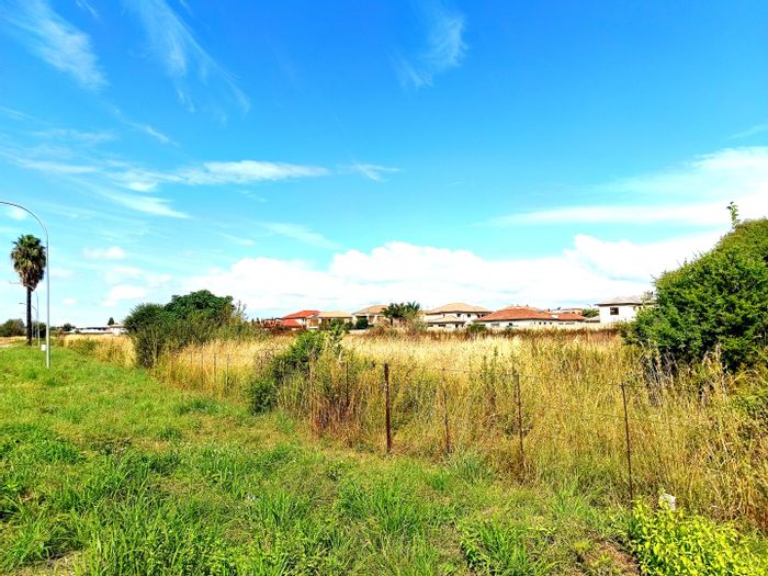 Serala View For Sale: 941sqm Vacant Land, close to amenities and schools.